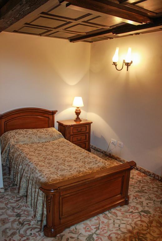 Hotel Medieval Alba Iulia Room photo