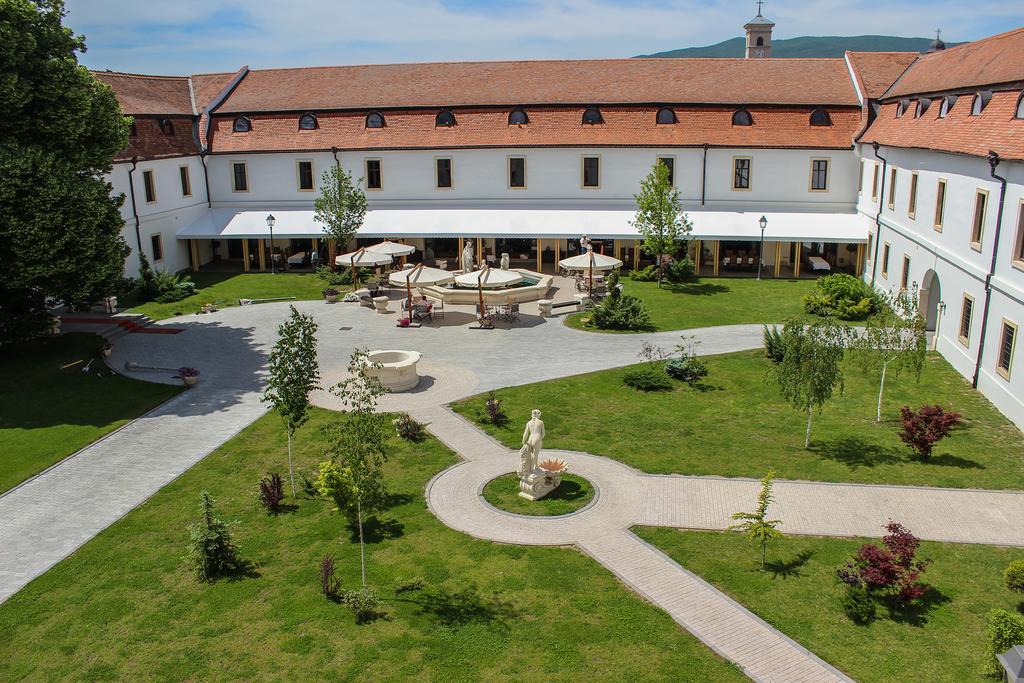Hotel Medieval Alba Iulia Exterior photo