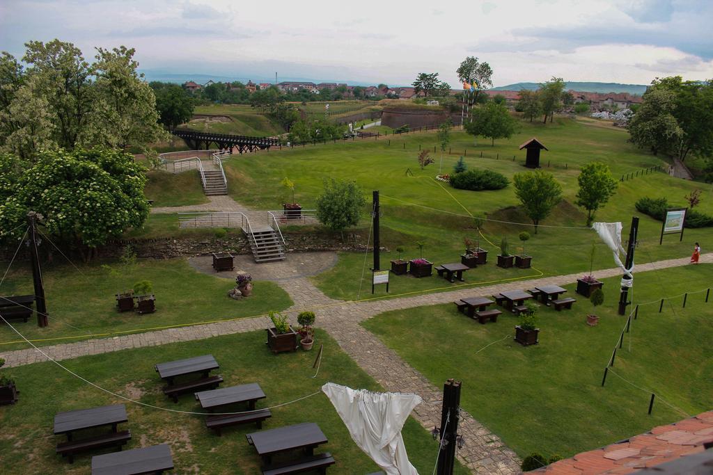 Hotel Medieval Alba Iulia Exterior photo
